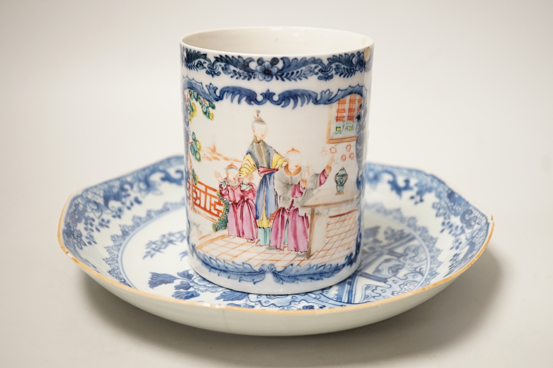 A Chinese Export famille rose tankard, 13cm tall, together with a Chinese blue and white plate, both 18th century